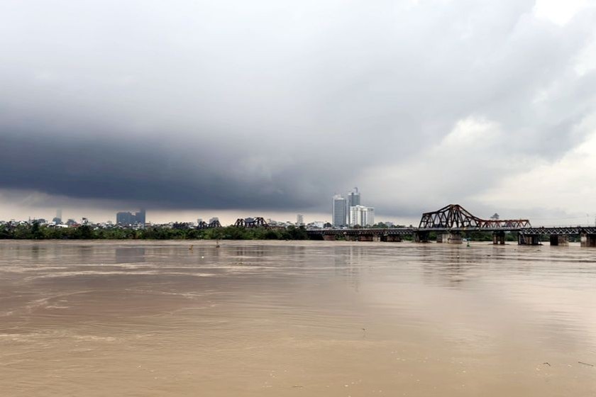 Nước sông Hồng dâng cao do cơn bão Yagi. (Nguồn: Reuters/ Đức Tâm)