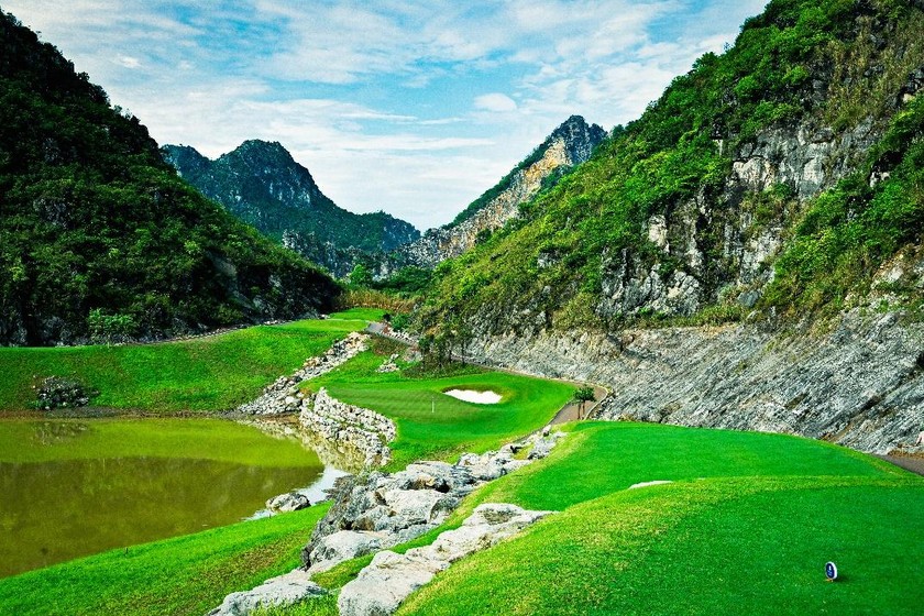 Sân gôn Legend Valley Country Club được thiết kế bởi Nicklaus Design là sân gôn đẳng cấp quốc tế đầu tiên tại tỉnh Hà Nam.