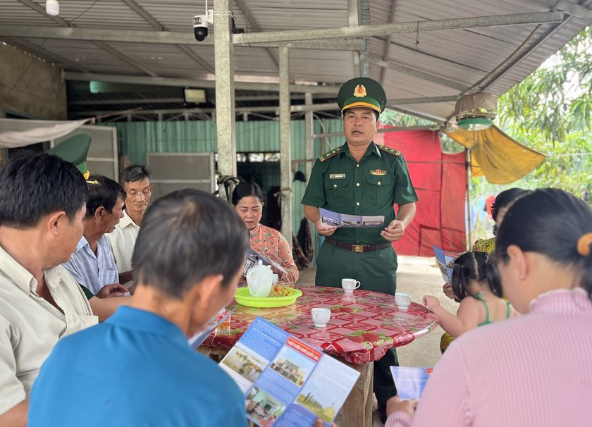 BĐBP tuyên truyền pháp luật cho cư dân sống tại địa bàn biên giới.