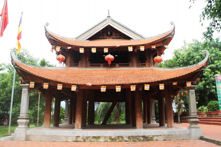 Gác chuông Tam Quan - nằm trong quần thể chùa Phổ Quang