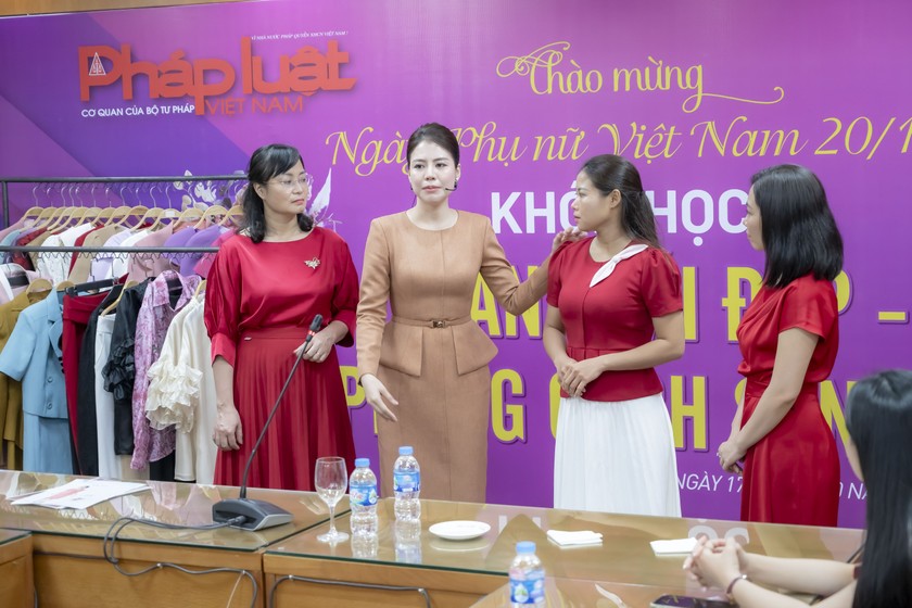 Chuyên gia hướng dẫn cách chọn đồ phù hợp với dáng người quả lê.