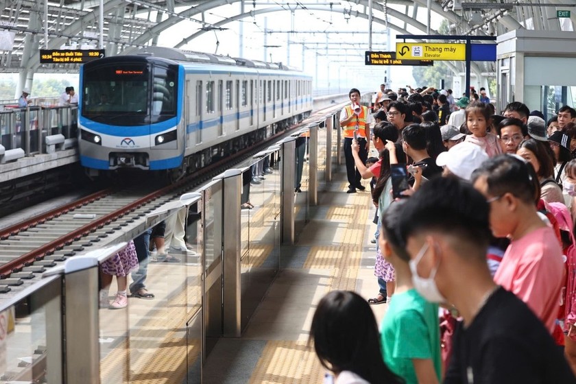 Metro số 1 chính thức vận hành. (Ảnh: Quỳnh Trần) 