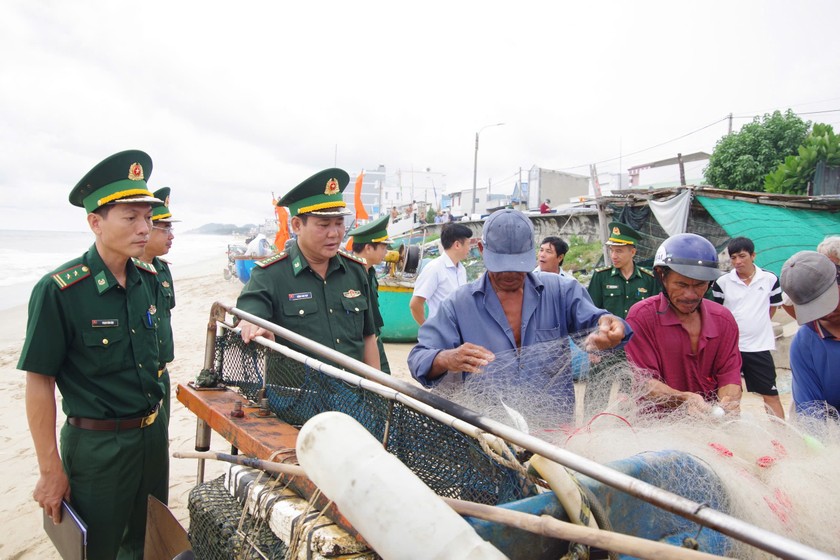 BĐBP phối hợp kiểm soát chặt chẽ người và phương tiện ra vào các cửa sông, cửa lạch.