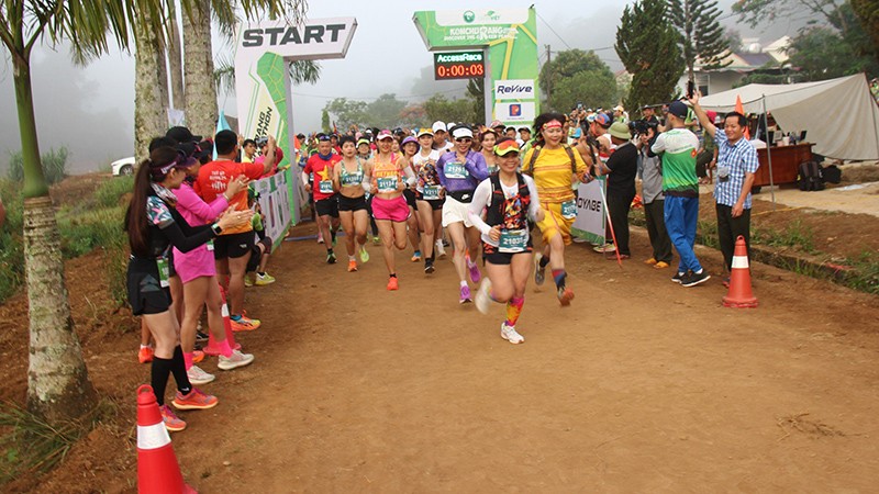 Các VĐV xuất phát ở cự ly 21km.