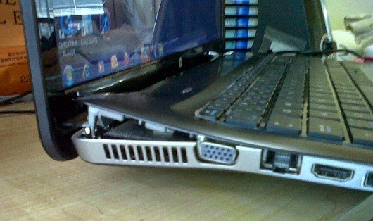 Những thói quen đang “giết chết” laptop của bạn