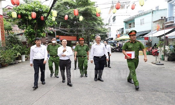 Lực lượng công an vận động quần chúng nhân dân tham gia bảo vệ an ninh trật tự