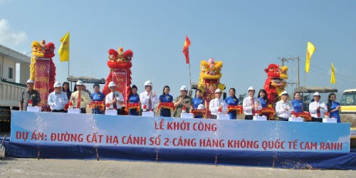 Phó Thủ tướng Hoàng Trung Hải thực hiện nghi lễ khởi công đường bay