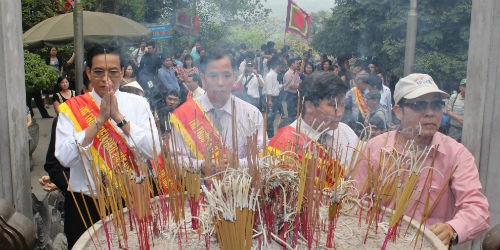 Nghi lễ rước kiệu lên Đền Hùng dịp giỗ Tổ Hùng Vương 2015.