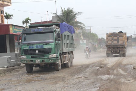 Hải Dương: Xe quá khổ quá tải lộng hành trên Quốc lộ 37