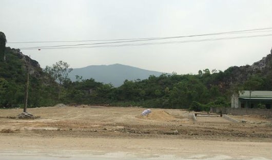 Xưởng sản xuất gỗ dăm không phép của Cty cổ phần Tân Phú (xã Trường Lâm, huyện Tĩnh Gia) đang được xây dựng.