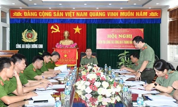 Quang cảnh buổi làm việc