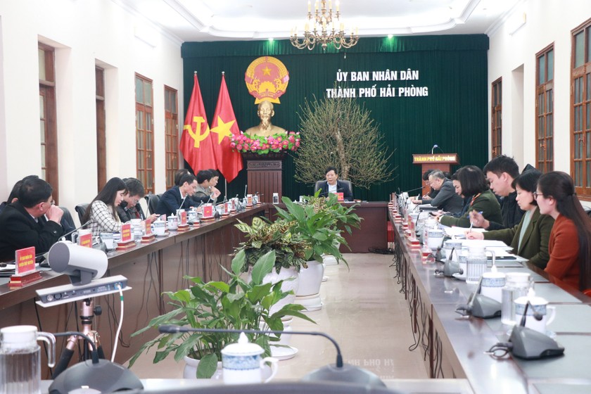 Quang cảnh cuộc họp.