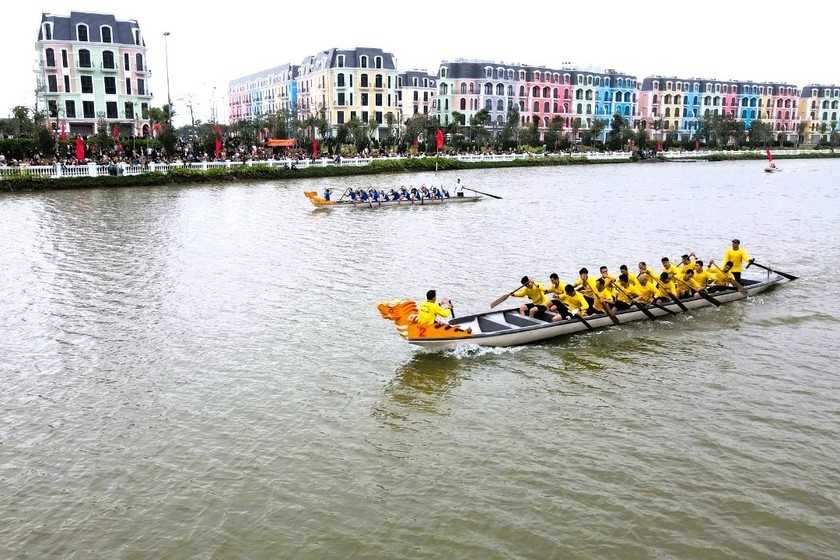 Hội đua Thuyền Rồng năm 2024 tại Khu Du lịch Quốc tế Đồi Rồng đã thu hút hàng nghìn người dân & du khách tham dự.