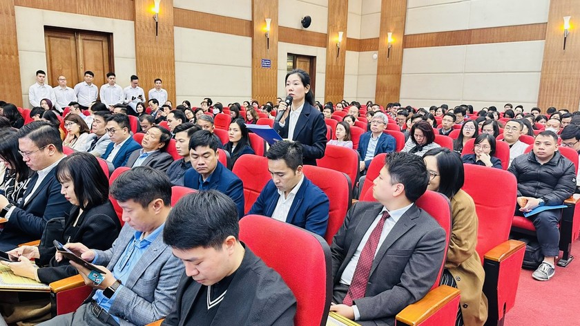 Đại diện doanh nghiệp xuất nhập khẩu kiến nghị TP tại Hội nghị đối thoại ngày 20/3.