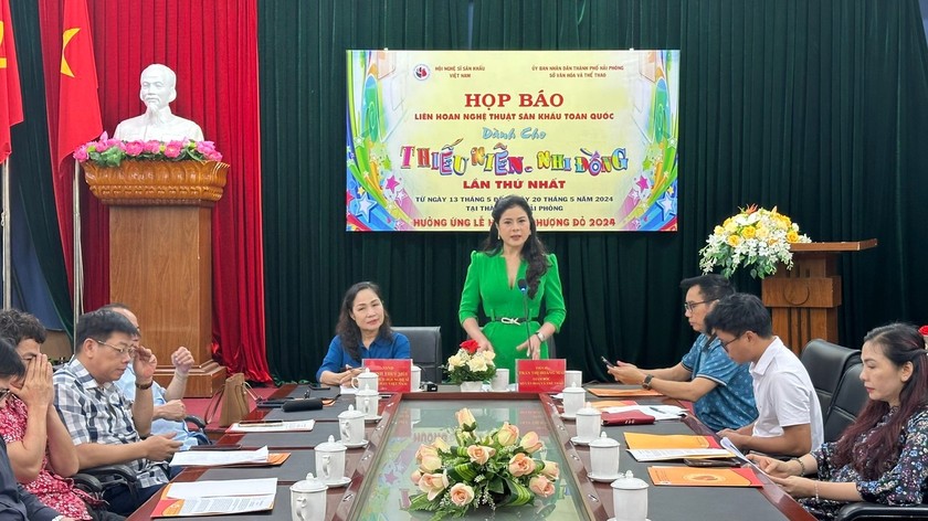 Bà Trần Thị Hoàng Mai, Giám đốc Sở Văn hoá & Thể thao TP Hải Phòng phát biểu tại buổi họp báo.