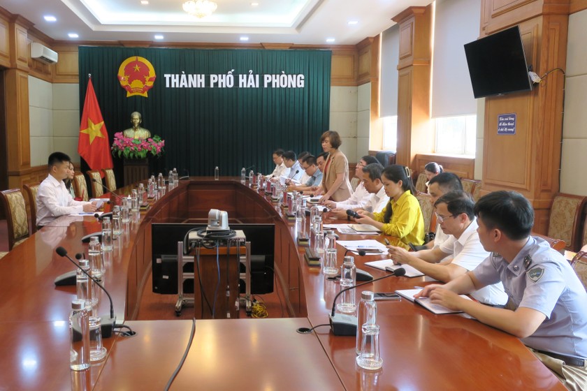 Lãnh đạo TP Hải Phòng làm việc với Đoàn công tác Công ty Yunnan Tongdian Air Travel về việc mở đường bay Hải Phòng - Lệ Giang.
