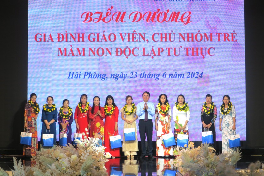 Lãnh đạo TP Hải Phòng biểu dương các gia đình giáo viên, chủ nhóm trẻ mầm non độc lập tư thục tiêu biểu.