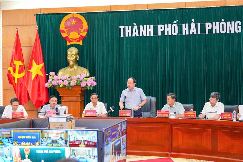 Bí thư Thành uỷ Hải Phòng Lê Tiến Châu chủ trì cuộc họp nghe báo cáo giải pháp khắc phục thiệt hại sau bão số 3 vào chiều 14/9.