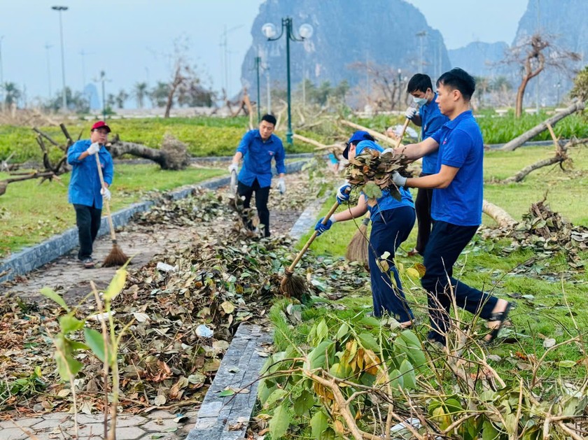 Quảng Ninh tổng vệ sinh, khôi phục cuộc sống bình thường sau bão