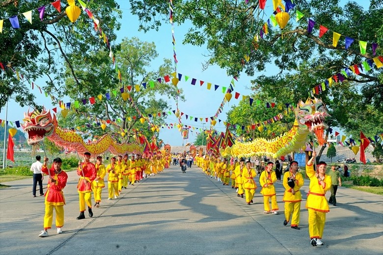 Tháng tám mùa thu, lễ hội đền Kiếp Bạc (Chí Linh) là một trong những lễ hội lớn nhất của cả nước.