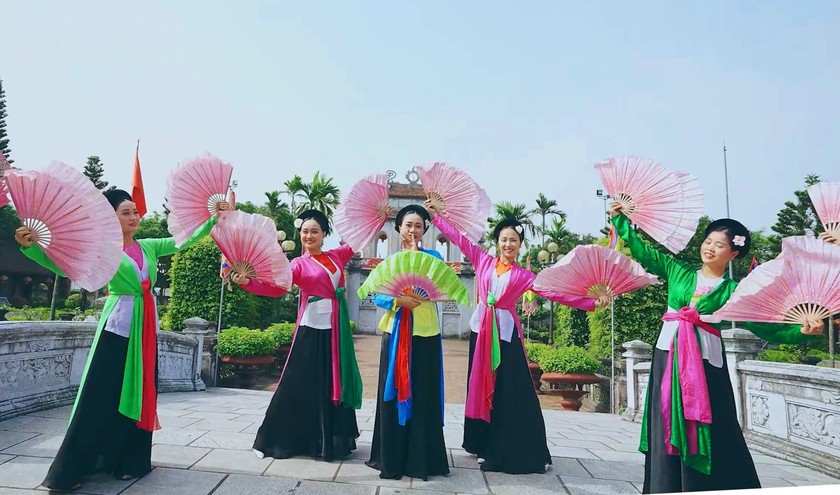 Văn hóa xứ Đông bao hàm những nét đặc trưng riêng có của xứ Đông xưa và Hải Dương ngày nay.
