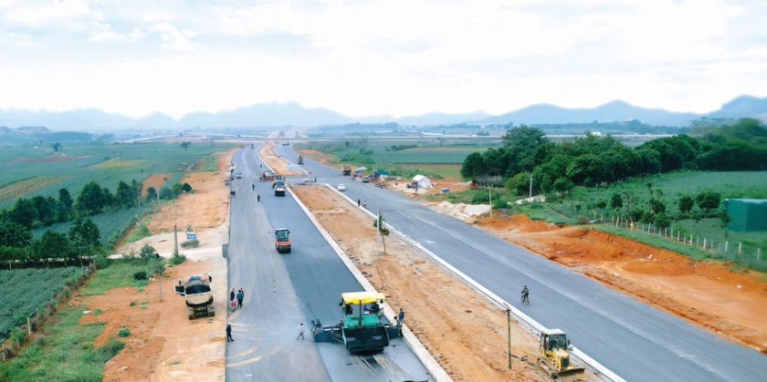 Dự án thi công tuyến đường Đông-Tây.