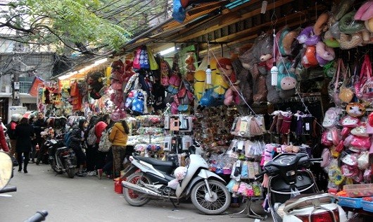 Bản tin tiêu dùng: Túi sưởi không nhãn mác tràn ngập thị trường Việt