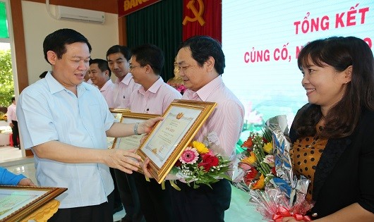 Nhân dịp này, Ban Chỉ đạo Tây Nam bộ và Ngân hàng Nhà nước đã khen thưởng cho nhiều tập thể và cá nhân.