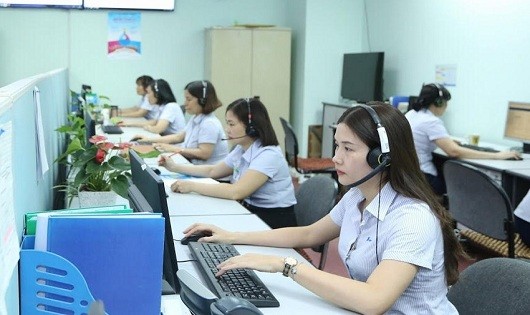 Các tổng đài viên Tổng đài Khuyến nông 18001195