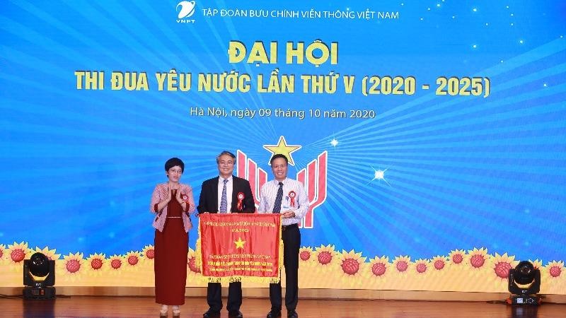 VNPT nhận Cờ thi đua của Chính phủ cho Đơn vị dẫn đầu phong trào thi đua yêu nước năm 2019 Khối đơn vị các Tập đoàn, Tổng công ty nhà nước.