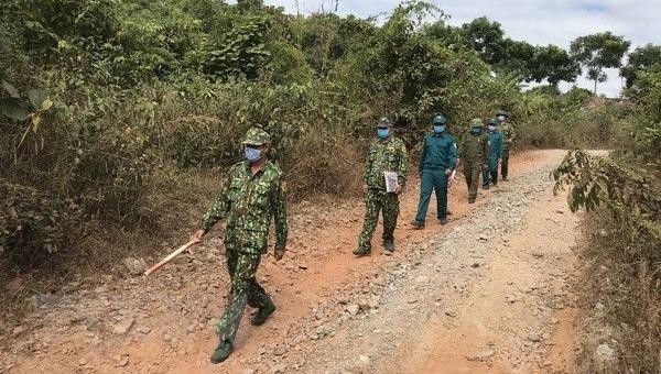 Tuần tra trên các tuyến biên giới, ngăn ngừa xuất nhập cảnh trái phép. (Ảnh: Hồng Điệp/TTXVN)