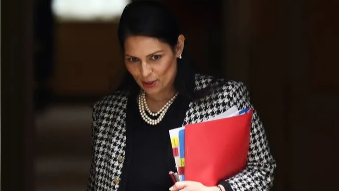 Bộ trưởng Nội vụ Anh Priti Patel.