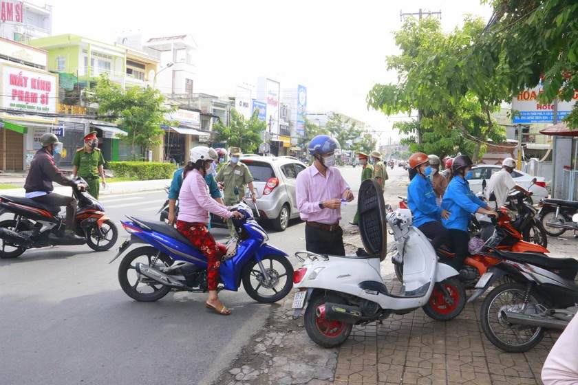 Người dân Cần Thơ cần giấy tờ gì để qua chốt kiểm soát vào quận Ninh Kiều và quận Cái Răng 