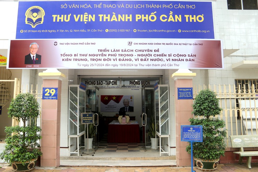 Sách Chuyên đề về Tổng Bí thư Nguyễn Phú Trọng đang được triển lãm, trưng bày tại Thư viện TP Cần Thơ