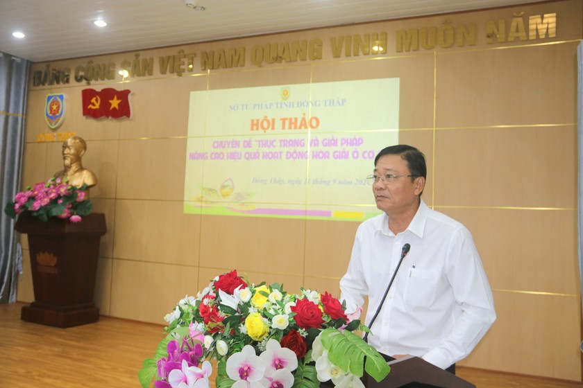 Ông Lê Hồng Nước – Chánh tòa dân sự, TAND tỉnh Đồng Tháp trình bày tham luận tại Hội thảo