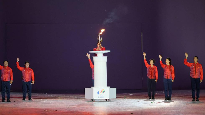 Thời khắc thắp sáng đuốc thiêng SEA Games 31