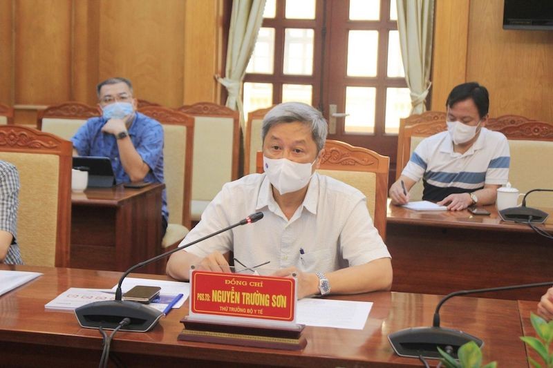 Thứ trưởng Bộ Y tế Nguyễn Trường Sơn làm việc với UBND tỉnh Bắc Giang ngày17/5