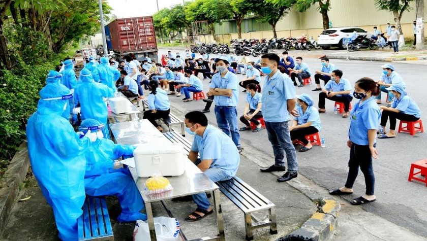 Người lao động tại các doanh nghiệp, cơ sở sản xuất trên địa bàn tỉnh bắt buộc phải khai báo y tế. (Ảnh: CDC Hà Nam)