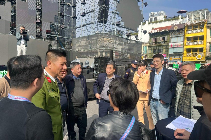 Công an quận Hoàn Kiếm (Hà Nội) chủ trì cùng các đơn vị nghiệp vụ Công an thành phố đã tổ chức họp triển khai phương án đảm bảo an ninh, trật tự cho lễ hội Countdown (đếm ngược) chào đón năm mới 2024.