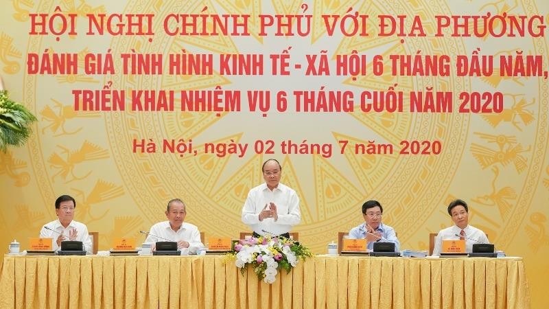 Thủ tướng chủ trì Hội nghị trực tuyến với các địa phương