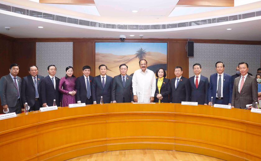 Chủ tịch Quốc hội cùng Đoàn gặp với Phó Tổng thống kiêm Chủ tịch Thượng viện Ấn Độ Venkaiah Naidu.