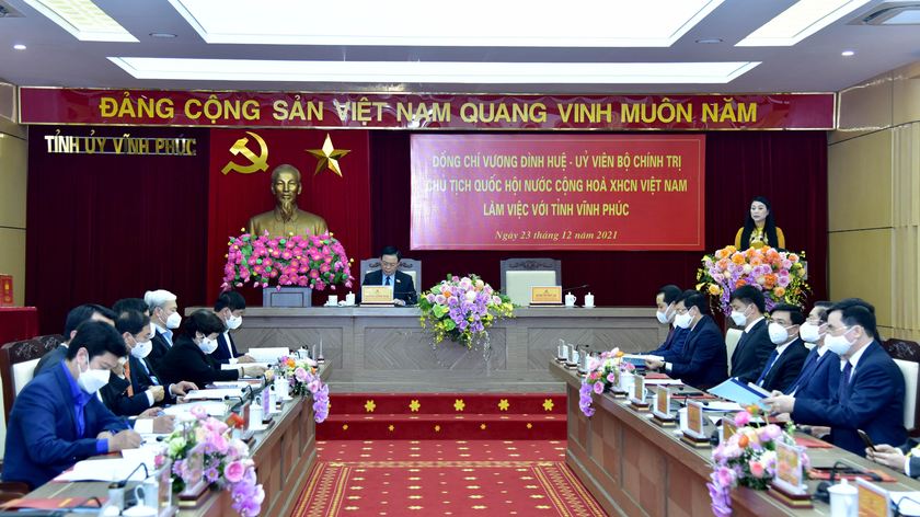 Quang cảnh buổi làm việc.