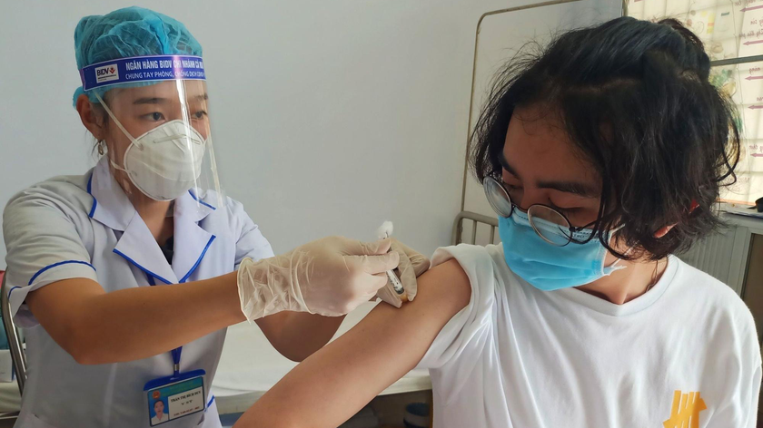 Tiêm vaccine cho người dân. (Ảnh minh họa)