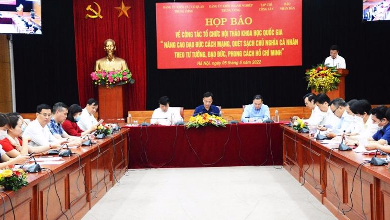 Quang cảnh buổi họp báo.