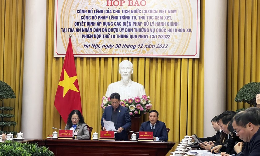 Quang cảnh buổi họp báo.