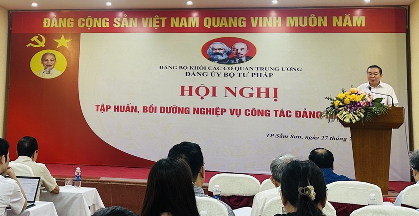 Phó Bí thư Thường trực Đảng ủy Bộ Nguyễn Kim Tinh phát biểu khai mạc Hội nghị. (Ảnh: PV)