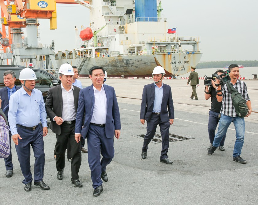 Phó Thủ tướng Vương Đình Huệ quan tâm đến uy mô, năng lực và hiệu quả kinh doanh của Cảng Hải Phòng