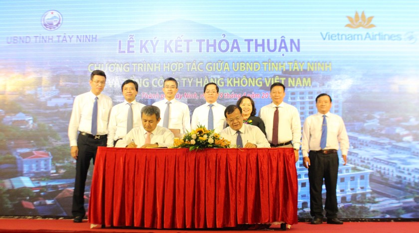 Lãnh đạo 2 đơn vị ký kết hợp tác