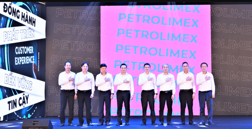 Lãnh đạo Petrolimex bày tỏ tri ân khách hàng