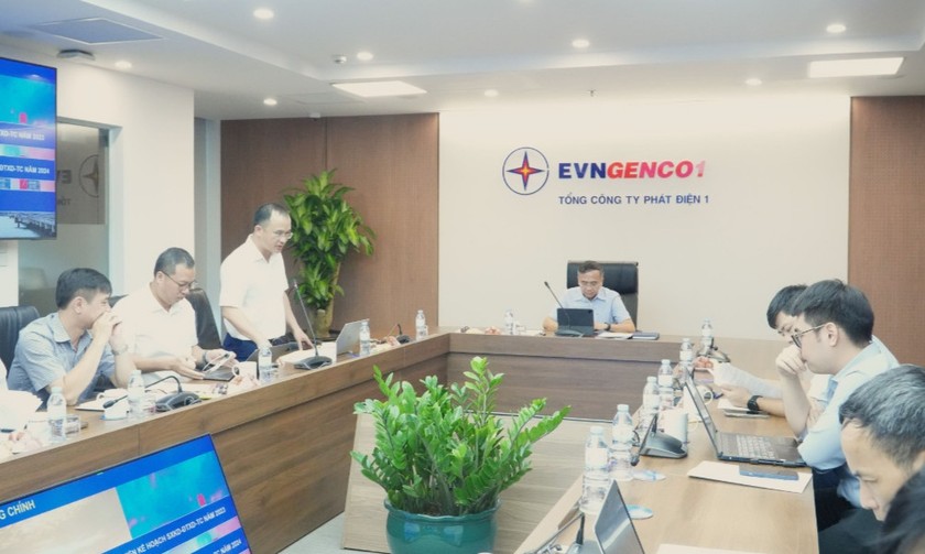 Tổng giám đốc EVNGENCO1 Nguyễn Hữu Thịnh báo cáo về tình hình sản xuất của Tổng công ty.